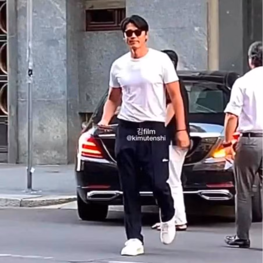 Sắc vóc qua cam thường chụp vội của Hyun Bin vẫn "đỉnh của chóp"! - Ảnh: kimutenshi