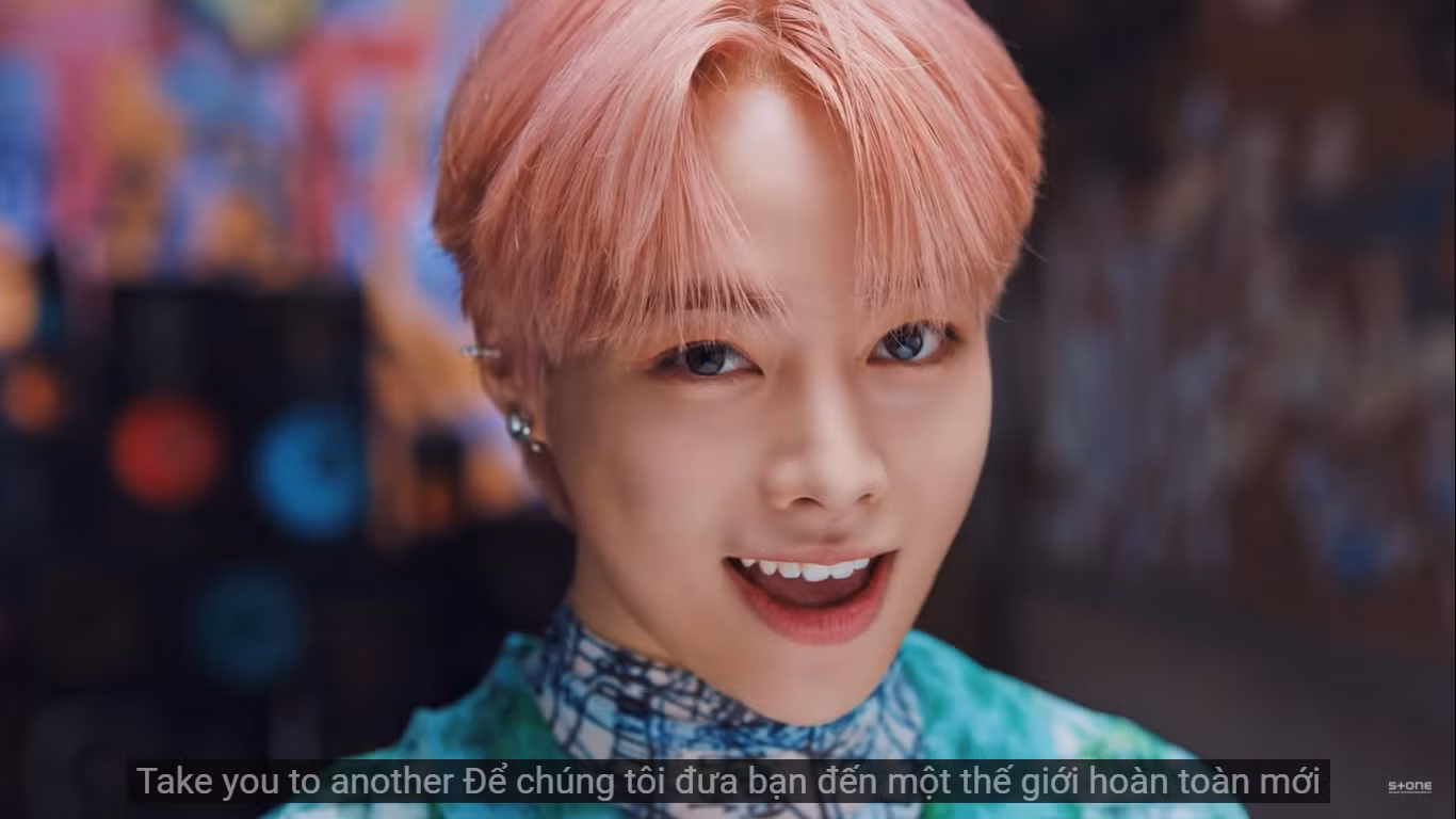 Phụ đề tiếng Việt trong MV Bad News.