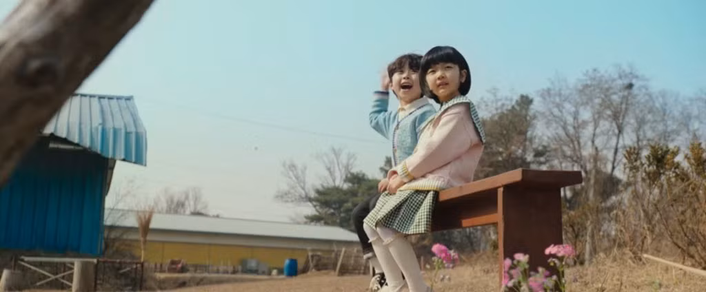 Cặp sinh đôi đáng yêu Seo Jin - Ye Jin cuối cùng cũng nhận lại bố ruột. Cô bé Ye Jin lỡ "crush" bố mình tỏ ra hờn dỗi mẹ, nhưng nhanh chóng nguôi ngoai khi gặp được "crush" mới. Cặp sinh đôi đáng yêu Seo Jin - Ye Jin cuối cùng cũng nhận lại bố ruột. Cô bé Ye Jin lỡ "crush" bố mình tỏ ra hờn dỗi mẹ, nhưng nhanh chóng nguôi ngoai khi gặp được "crush" mới.