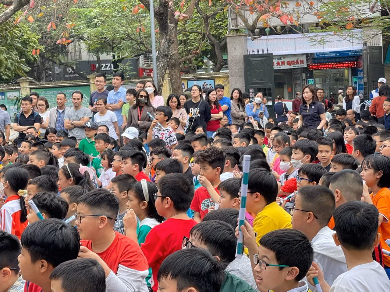 "Giải cờ vua Nam Thành Công mở rộng" còn là sân chơi tạo điều kiện để những tween chưa từng tham gia thi đấu ở các giải cấp quận trở lên được cọ sát, rèn luyện bản thân. "Giải cờ vua Nam Thành Công mở rộng" còn là sân chơi tạo điều kiện để những tween chưa từng tham gia thi đấu ở các giải cấp quận trở lên được cọ sát, rèn luyện bản thân.