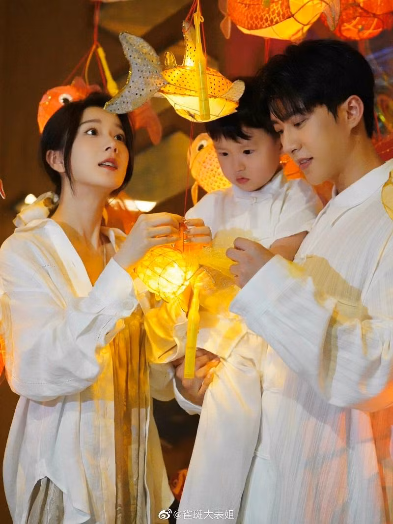 Năm 2018, cặp đôi kết hôn và hạ sinh thiên thần nhỏ đầu lòng. Cậu bé có biệt danh là Đậu Hà Lan.
