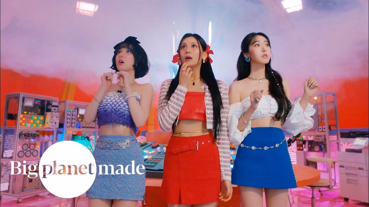 MV của BOP BOP! gây "choáng" với nhan sắc xinh đẹp của ba cô gái và độ đầu tư về bối cảnh.