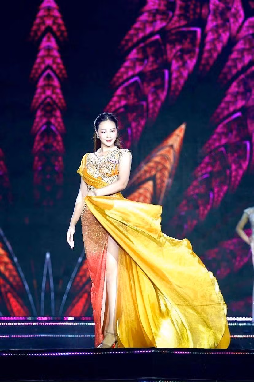 Nguyễn Thu Hà tại cuộc thi Người đẹp xứ Tuyên 2022.