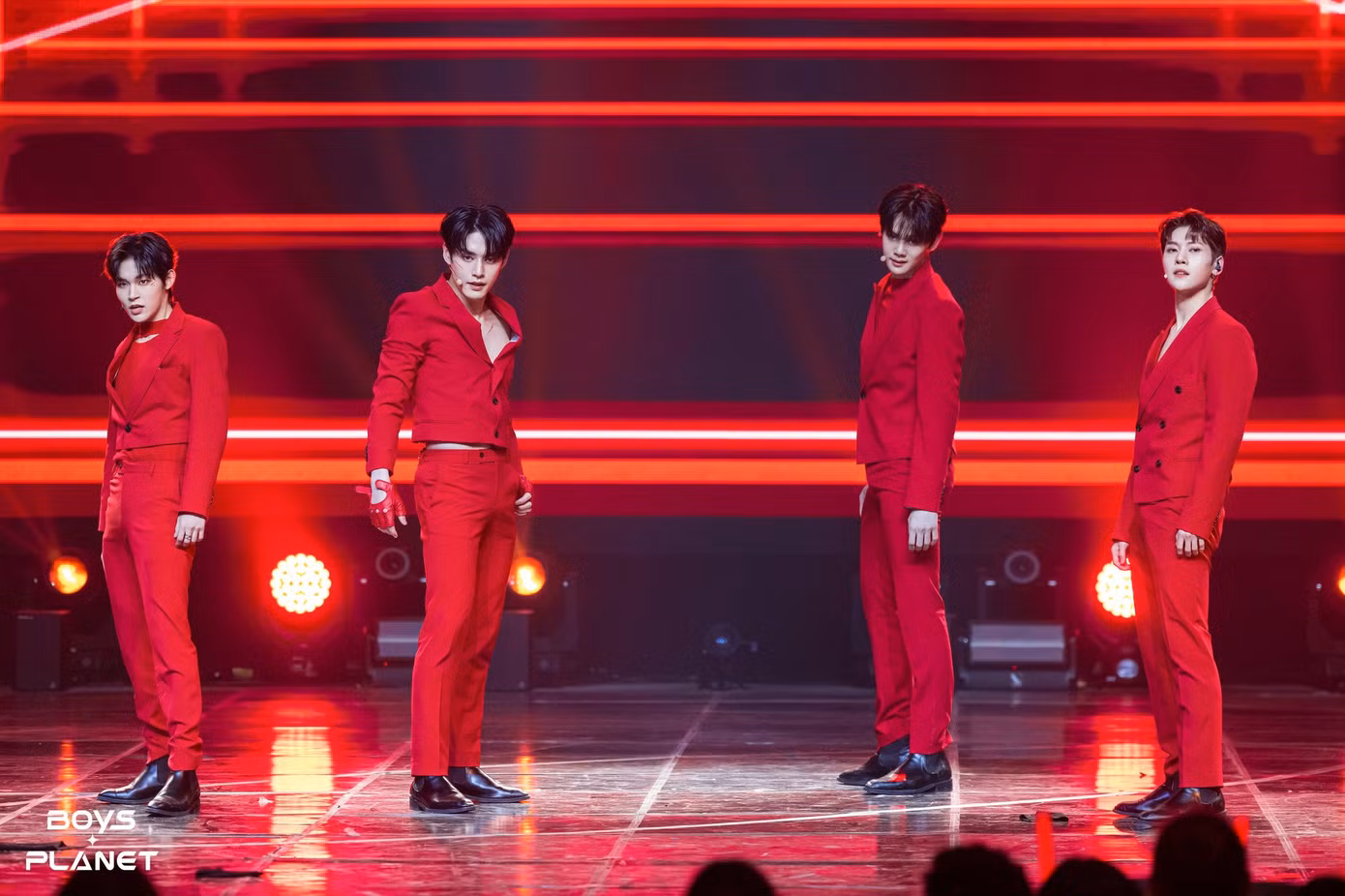 Sân khấu Love Killa (MONSTA X) quyến rũ của 4 TTS Kim Ji Woong, Seok Matthew, Kim Gyuvin, Seowon được đánh giá là phần trình diễn nổi bật nhất tập 6. Sân khấu Love Killa (MONSTA X) quyến rũ của 4 TTS Kim Ji Woong, Seok Matthew, Kim Gyuvin, Seowon được đánh giá là phần trình diễn nổi bật nhất tập 6.