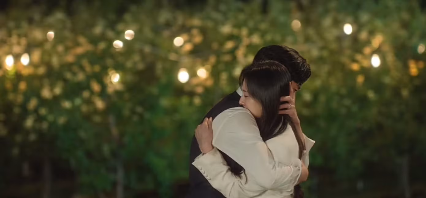 "Nữ hoàng" mạnh mẽ, lạnh lùng của Queens đã không còn gồng mình, đã tủi thân, đã hoảng sợ tới khóc nức nở.