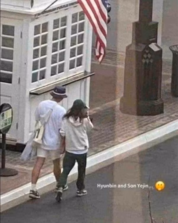 ...thực chất là ảnh của Son Ye Jin và Hyun Bin khi hưởng tuần trăng mật tại New York (Mỹ) được fan chụp lại vào cuối tháng 3 năm nay.