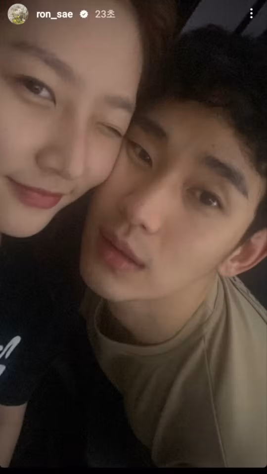 Bức ảnh "trượt tay" của Kim Sae Ron. Bức ảnh "trượt tay" của Kim Sae Ron.