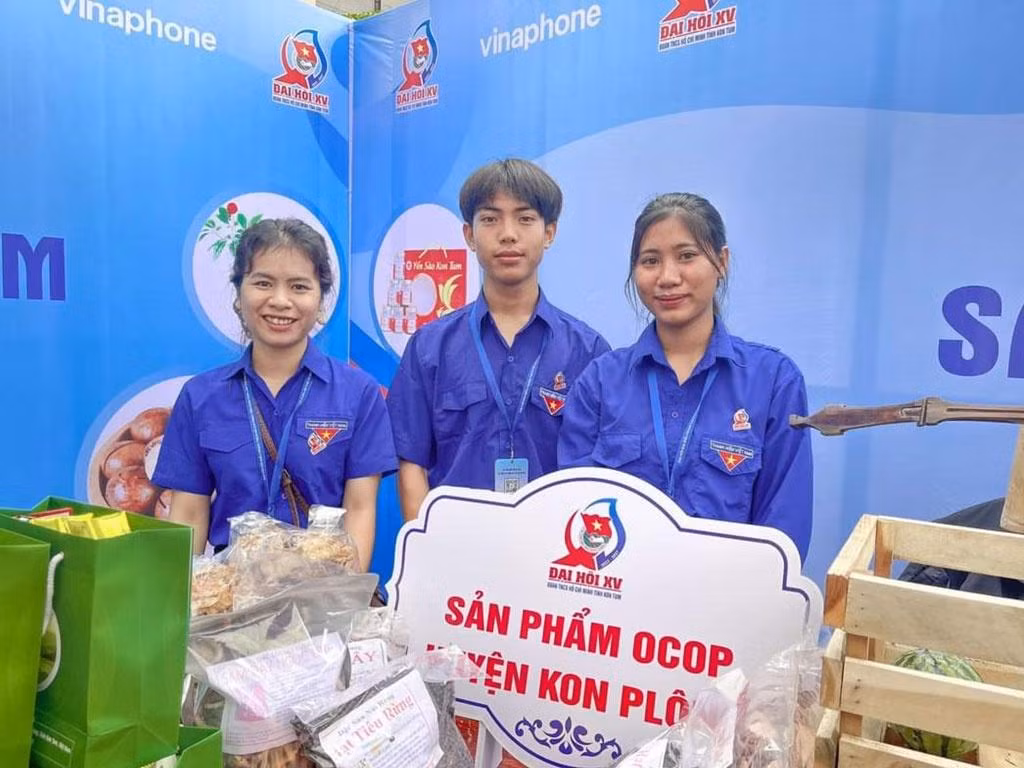 A Khuyến là đại biểu trẻ tuổi nhất tham dự Đại hội Đoàn toàn quốc lần thứ XII.
