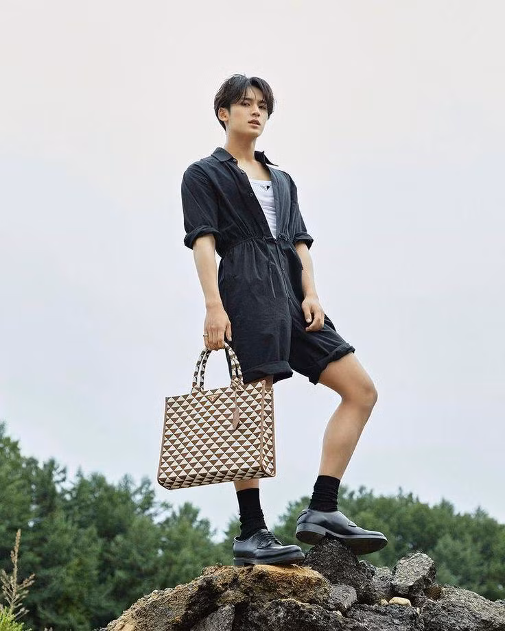 Prada tiếp tục có thêm 1,23 triệu đôla (gần 29 tỷ đồng) EMV từ mỹ nam của SEVENTEEN - Mingyu.