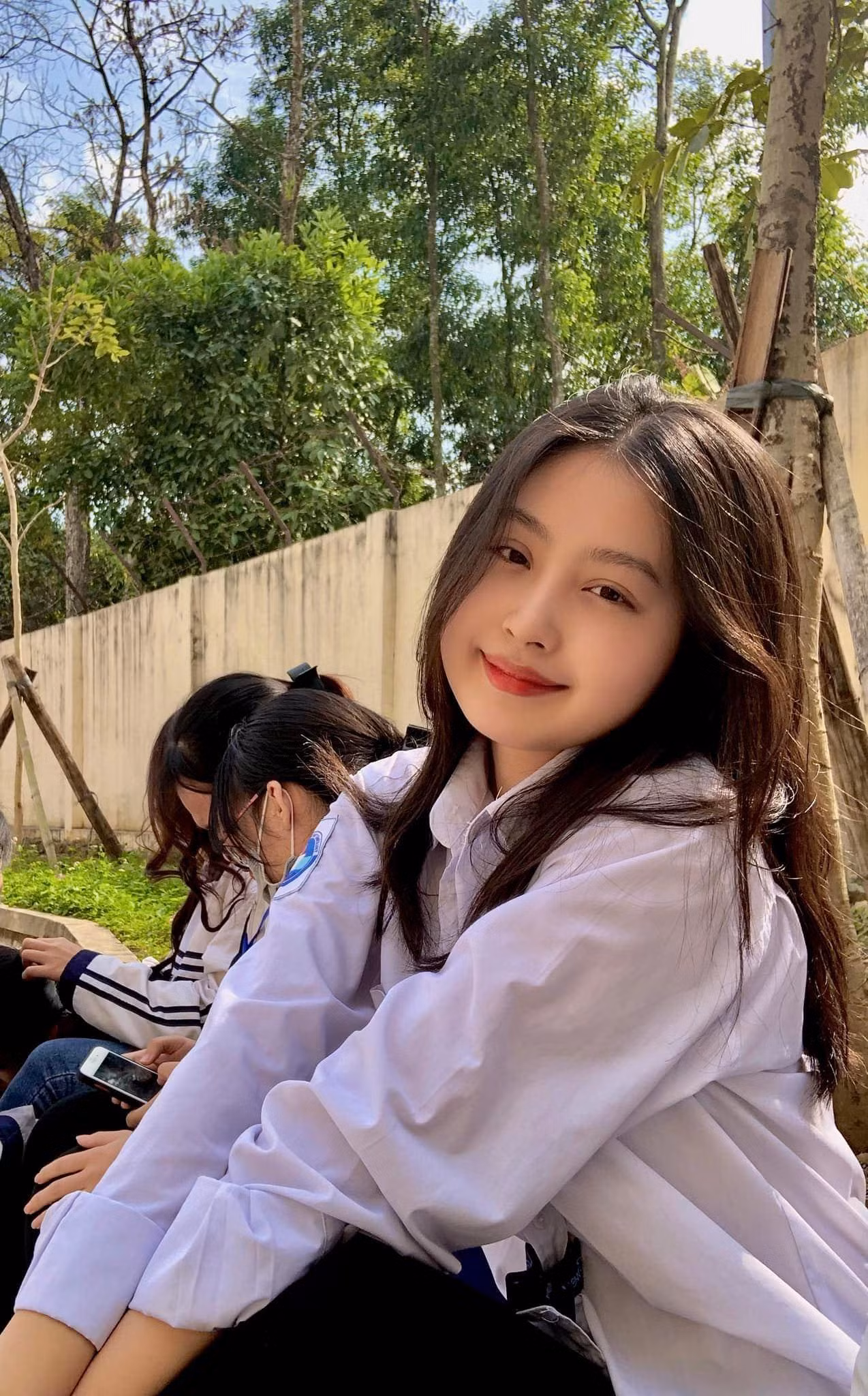 Giáng My sở hữu đôi mắt sáng, nụ cười ngọt ngào, tỏa nắng. Giáng My sở hữu đôi mắt sáng, nụ cười ngọt ngào, tỏa nắng.