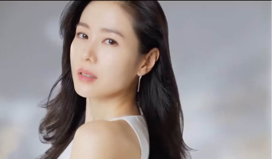 Nhiều người khi mang thai sẽ tăng cân thấy rõ nhưng trường hợp này dường như không xảy ra với Son Ye Jin.