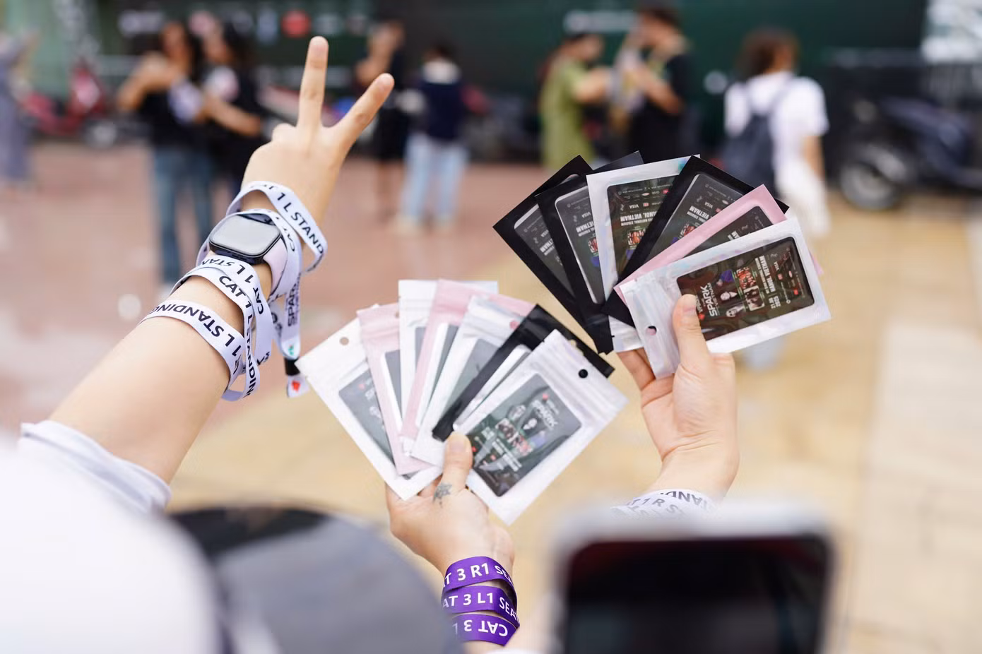 Fan check-in "nóng hổi" ngay khi vừa đổi vòng.