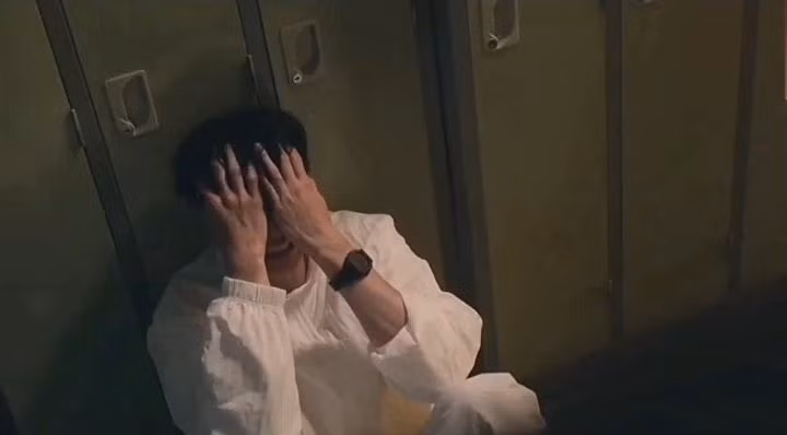 Phút trước là cười, ngay phút sau khán giả đã rưng rưng vì Sun Jae lại chọn chịu đau buồn một mình.