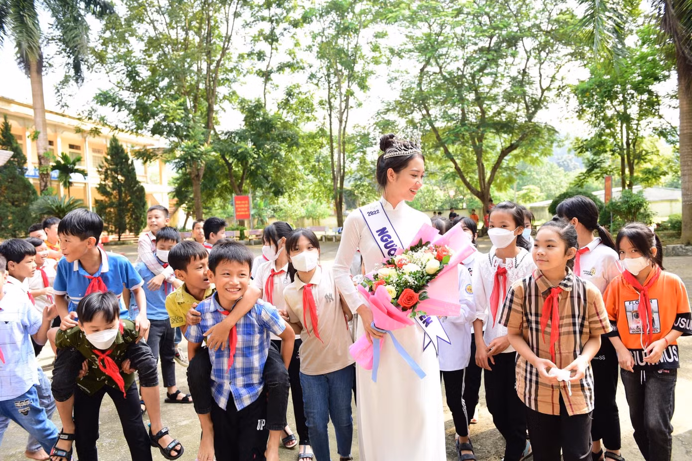 Phương Thảo tham gia nhiều hoạt động xã hội như quyên góp, trao học bổng cho học sinh nghèo... sau khi đăng quang Người đẹp xứ Tuyên 2022. Phương Thảo tham gia nhiều hoạt động xã hội như quyên góp, trao học bổng cho học sinh nghèo... sau khi đăng quang Người đẹp xứ Tuyên 2022.