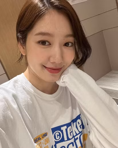 Bức ảnh được Shin Hye chia sẻ vào giữa tháng 8 với gương mặt vẫn còn nét bầu bĩnh sau sinh.