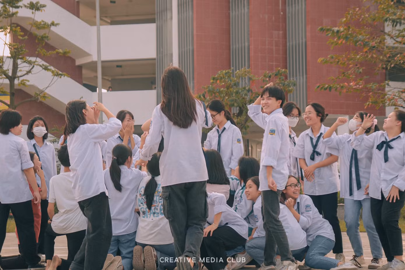 Ảnh: Creative Media Club - CLB Truyền thông trường THPT chuyên Lương Văn Tụy.