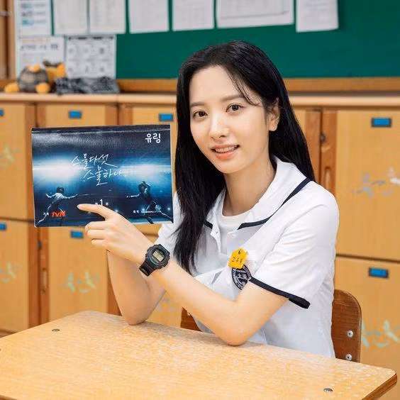 Kiếm thủ Ko Yu Rim xinh đẹp, tài năng nhưng phải chịu nhiều áp lực từ huấn luyện viên, hoàn cảnh khó khăn của gia đình được Bona truyền tải đến khán giả tinh tế, nhẹ nhàng qua diễn xuất.