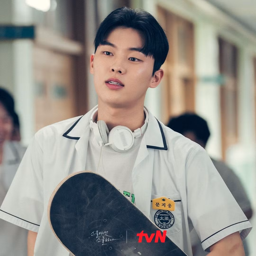 "Trai đẹp lớp 7" Moon Ji Woong - Choi Hyun Wook trở thành crush của không ít khán giả nhờ cơn sốt Twenty Five, Twenty One. "Trai đẹp lớp 7" Moon Ji Woong - Choi Hyun Wook trở thành crush của không ít khán giả nhờ cơn sốt Twenty Five, Twenty One.