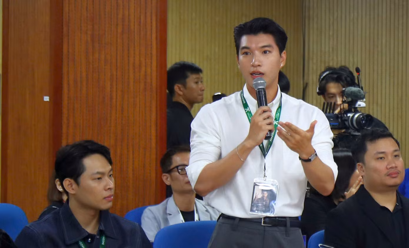 Là một trong 10 nghệ sĩ tham gia sự kiện, rapper Trần Minh Hiếu (nghệ danh Hieuthuhai) bày tỏ niềm tự hào và xúc động.