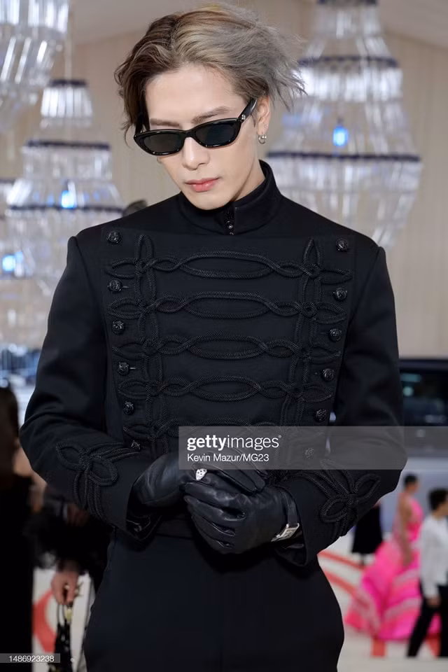Jackson Wang phá cách.