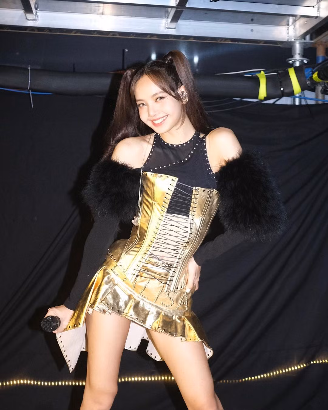 Lisa từng là "con cưng" tại Trung Quốc, việc cô bị "hất cẳng" khỏi quốc gia này khiến nhiều cư dân mạng tiếc nuối.