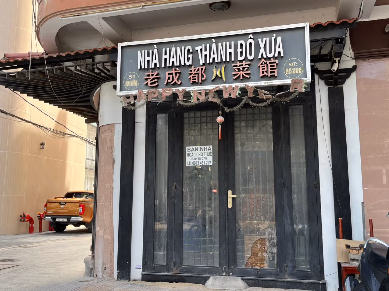 Nhiều nhà hàng phục vụ khách Trung Quốc ở đường Nguyễn Thiện Thuật - Nha Trang cũng đóng cửa, cho thuê lại mặt bằng. Nhiều nhà hàng phục vụ khách Trung Quốc ở đường Nguyễn Thiện Thuật - Nha Trang cũng đóng cửa, cho thuê lại mặt bằng.