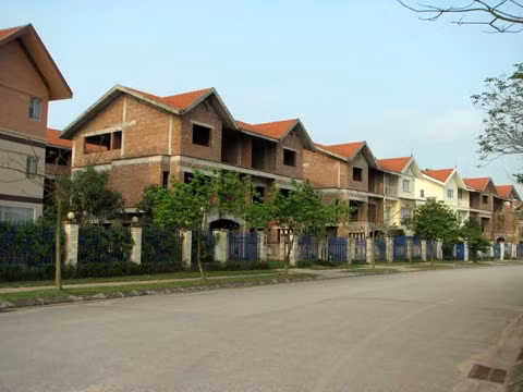 Nhiều dự án buộc phải giảm giá do thị trường địa ốc ế ẩm. Ảnh: Hoàng Lan. Nhiều dự án buộc phải giảm giá do thị trường địa ốc ế ẩm. Ảnh: Hoàng Lan
