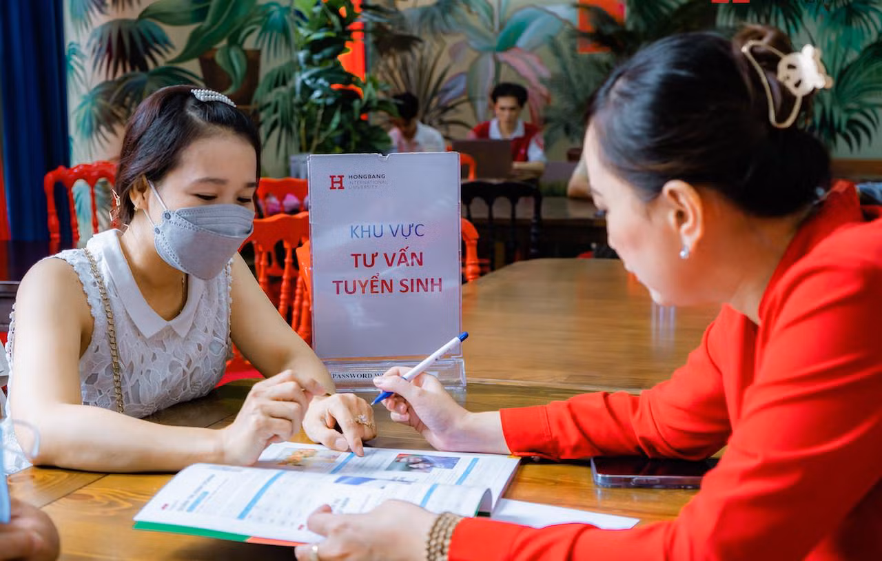 Điểm chuẩn theo phương thức kết quả thi tốt nghiệp THPT 2022 có sự biến động mạnh. Điểm chuẩn theo phương thức kết quả thi tốt nghiệp THPT 2022 có sự biến động mạnh.