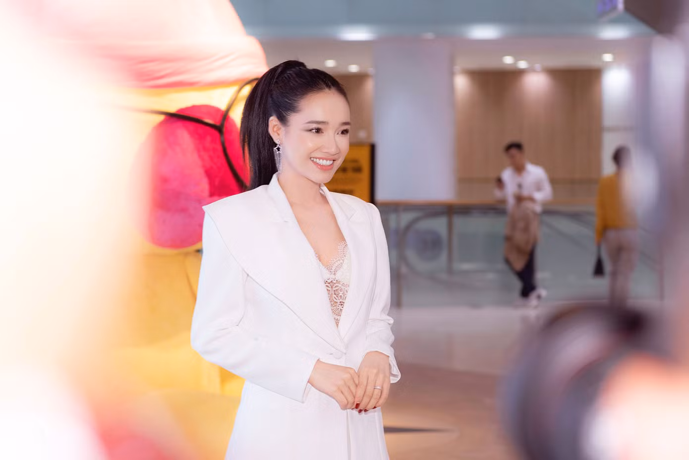 Sau 3 tháng sinh con, Nhã Phương tái xuất đẹp hơn thời son rỗi ảnh 1