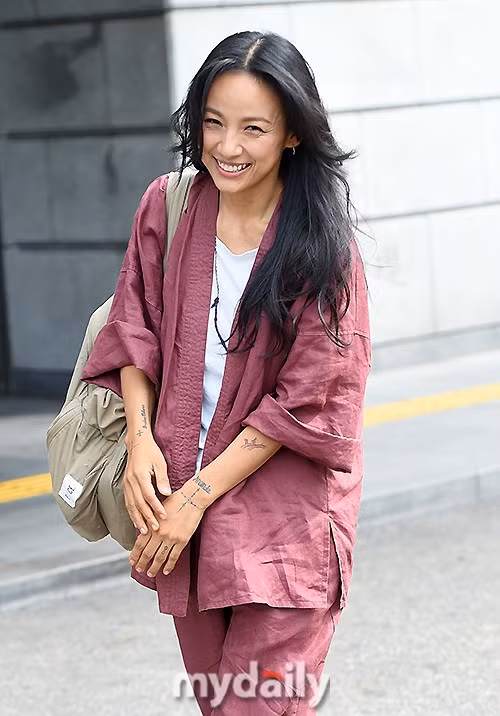 Fan ngất ngây ngắm Lee Hyori sành điệu gợi cảm ảnh 9