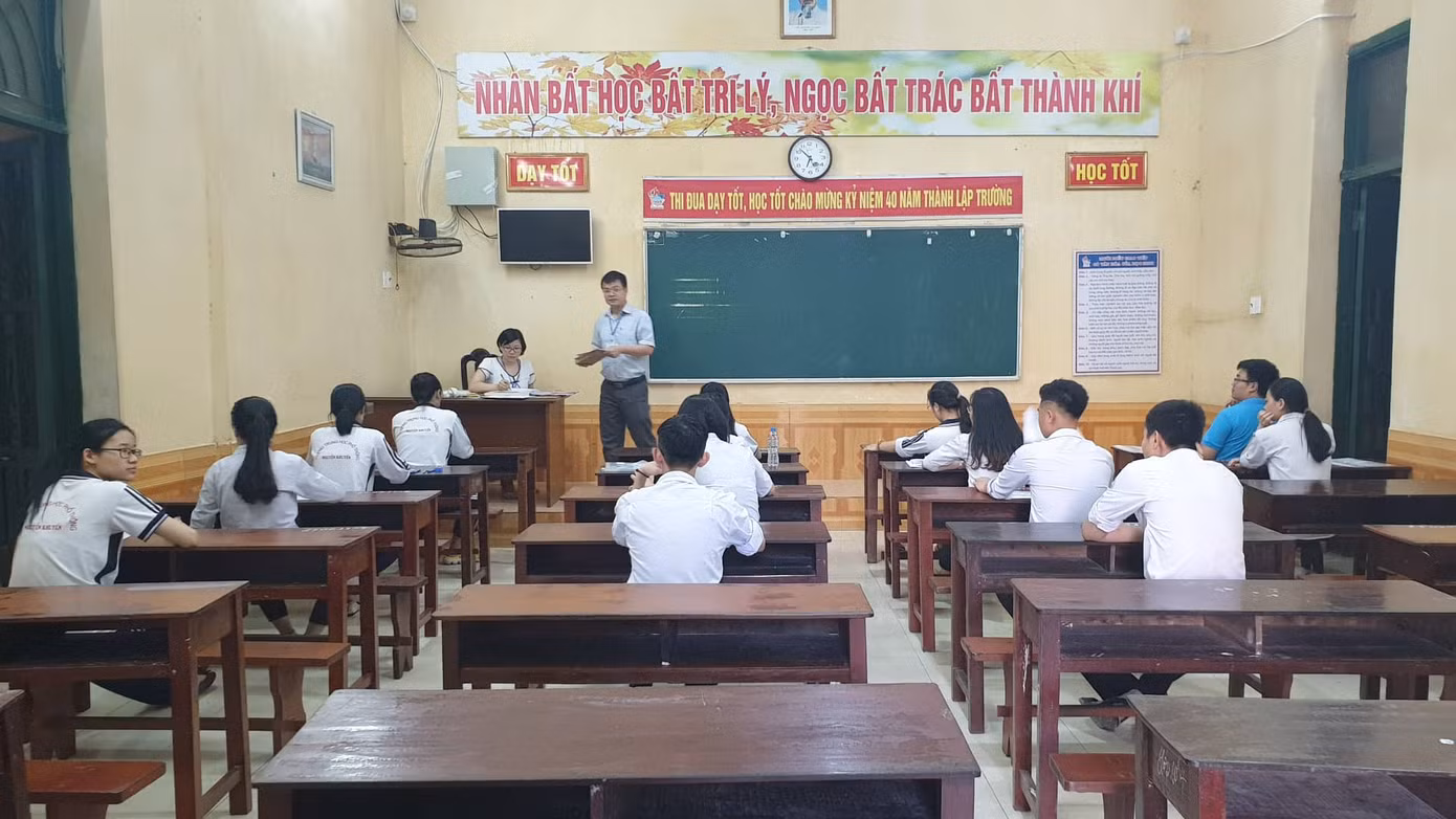 Ngày đầu thi THPT 2019: Siết chặt an ninh, cập nhật giải đề thi Ngữ Văn ảnh 17