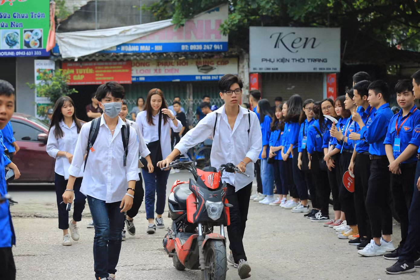 Ngày đầu thi THPT 2019: Siết chặt an ninh, cập nhật giải đề thi Ngữ Văn ảnh 23