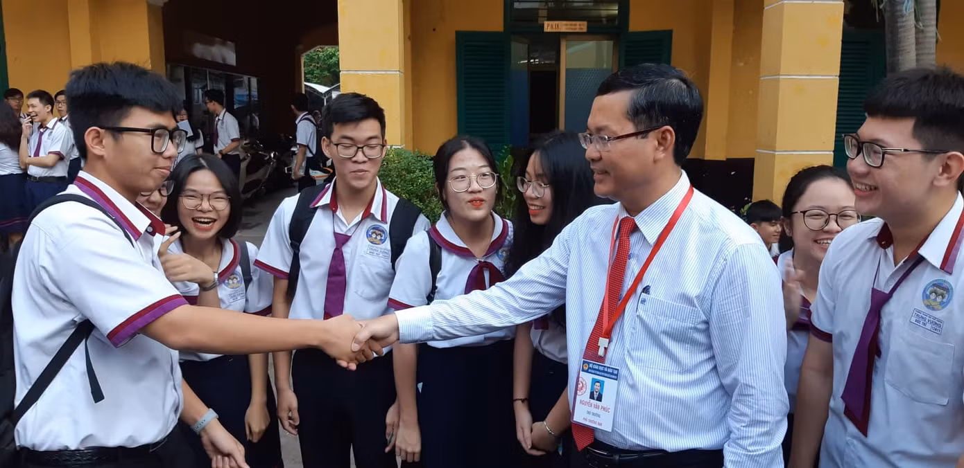 Ngày đầu thi THPT 2019: Siết chặt an ninh, cập nhật giải đề thi Ngữ Văn ảnh 9