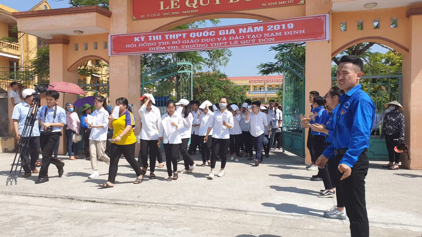 Ngày đầu thi THPT 2019: Siết chặt an ninh, cập nhật giải đề thi Ngữ Văn ảnh 59