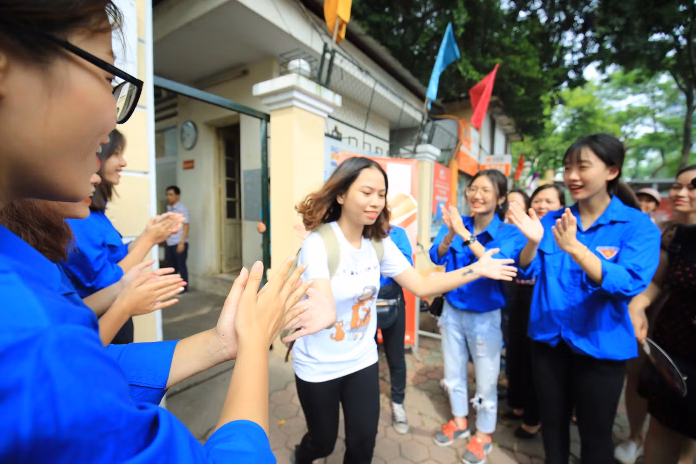 Ngày đầu thi THPT 2019: Siết chặt an ninh, cập nhật giải đề thi Ngữ Văn ảnh 58