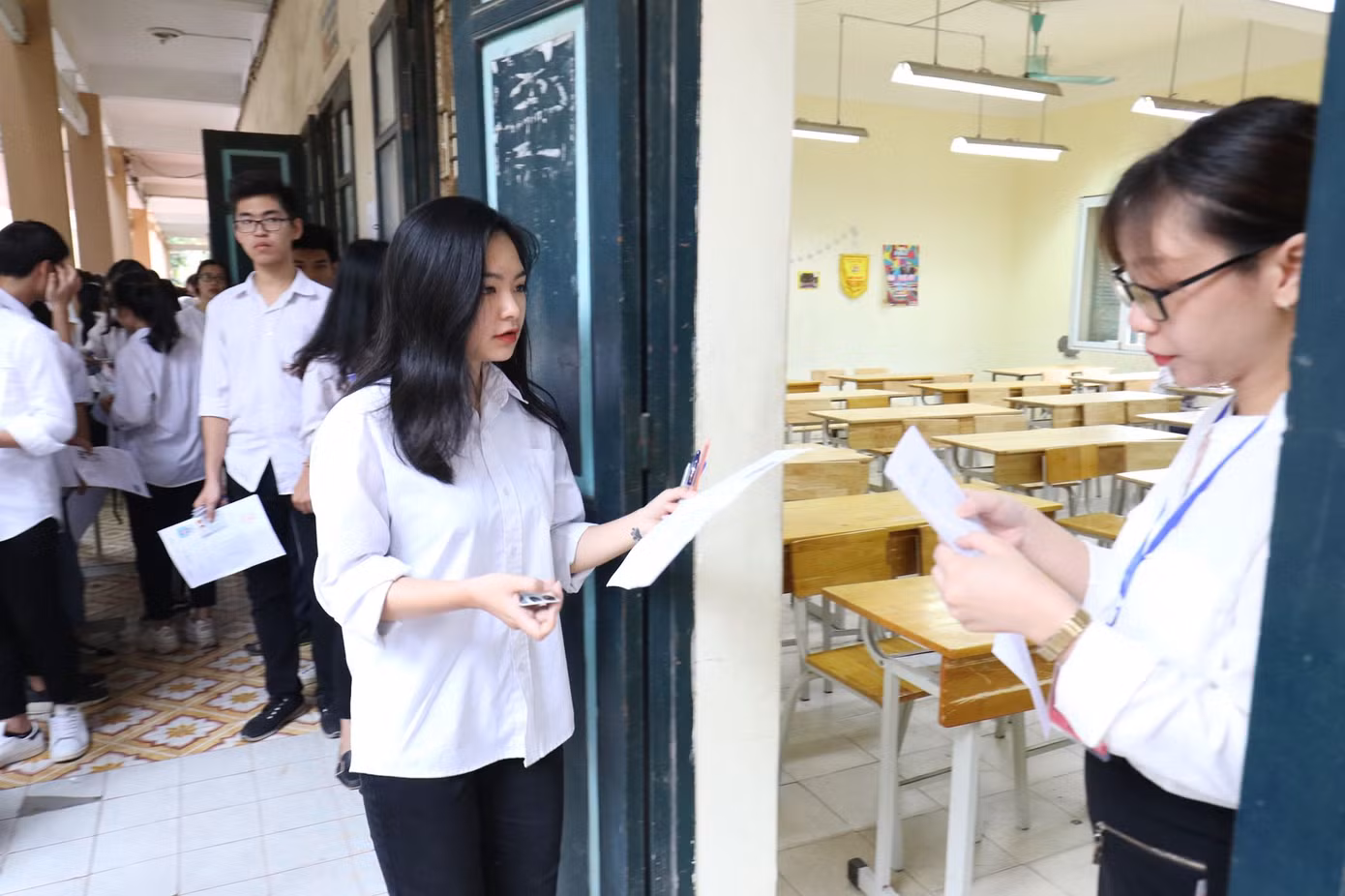 Ngày đầu thi THPT 2019: Siết chặt an ninh, cập nhật giải đề thi Ngữ Văn ảnh 27