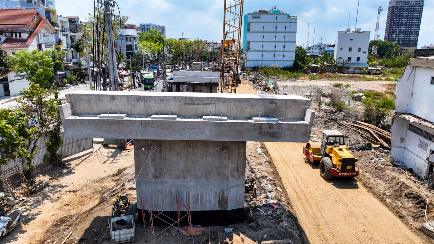 Phần cầu đã hoàn thành 9/10 móng mố trụ, 8/10 thân mố trụ cầu, 2 nhịp cầu và đang tiếp tục thi công 2 mố trụ cầu (M1, T6).