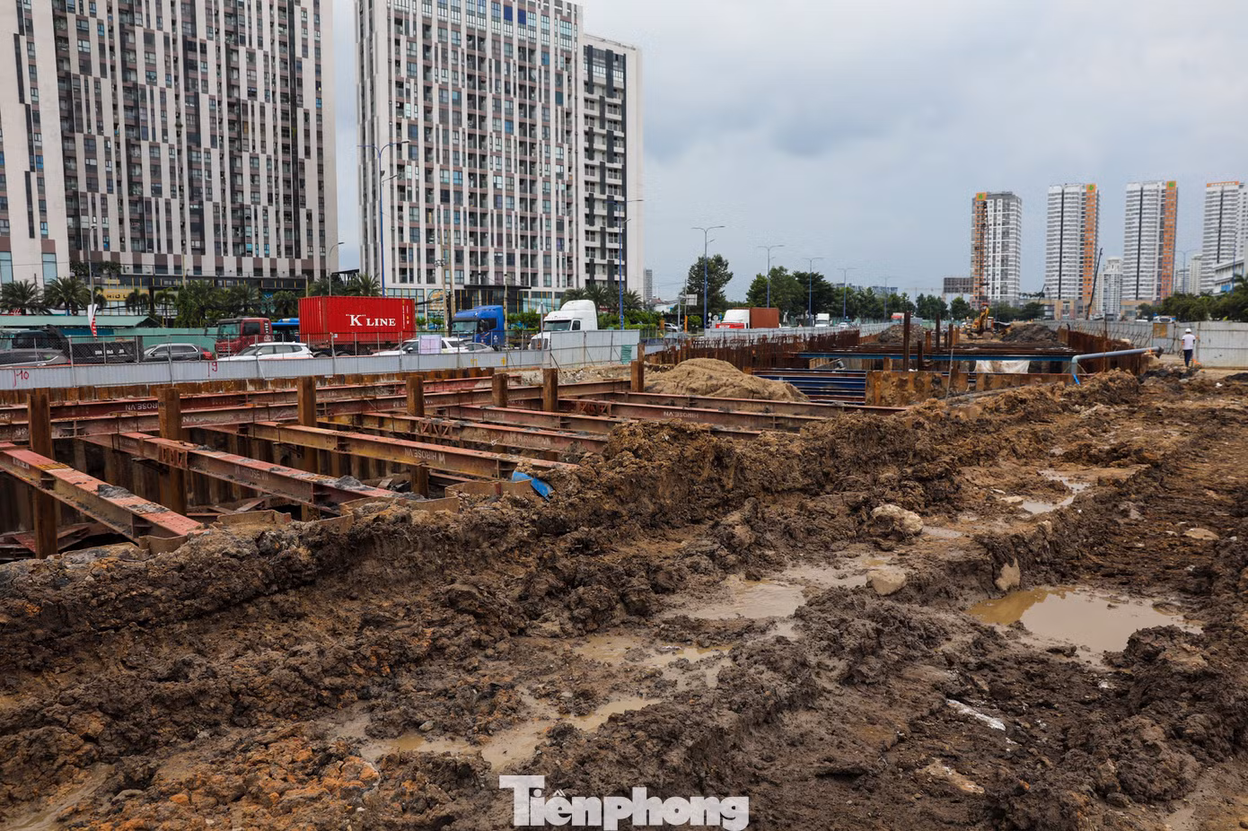 Hiện chủ đầu tư đang cải tạo đường Mai Chí Thọ kết nối vào đường D1 để phục vụ tổ chức giao thông trước khi thi công các đốt hầm kín.
