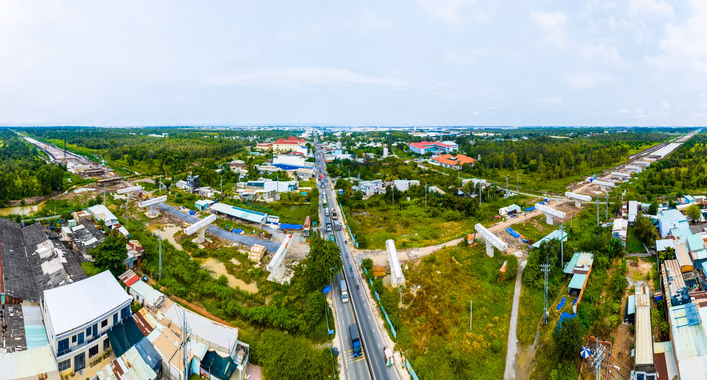 Dự án Vành đai 3 đoạn qua địa bàn TPHCM có tổng chiều dài 47km, bao gồm 10 gói thầu xây lắp chính và bốn gói thầu phục vụ vận hành khai thác. Hiện tại, tổng tiến độ thi công đã đạt gần 20% giá trị hợp đồng.