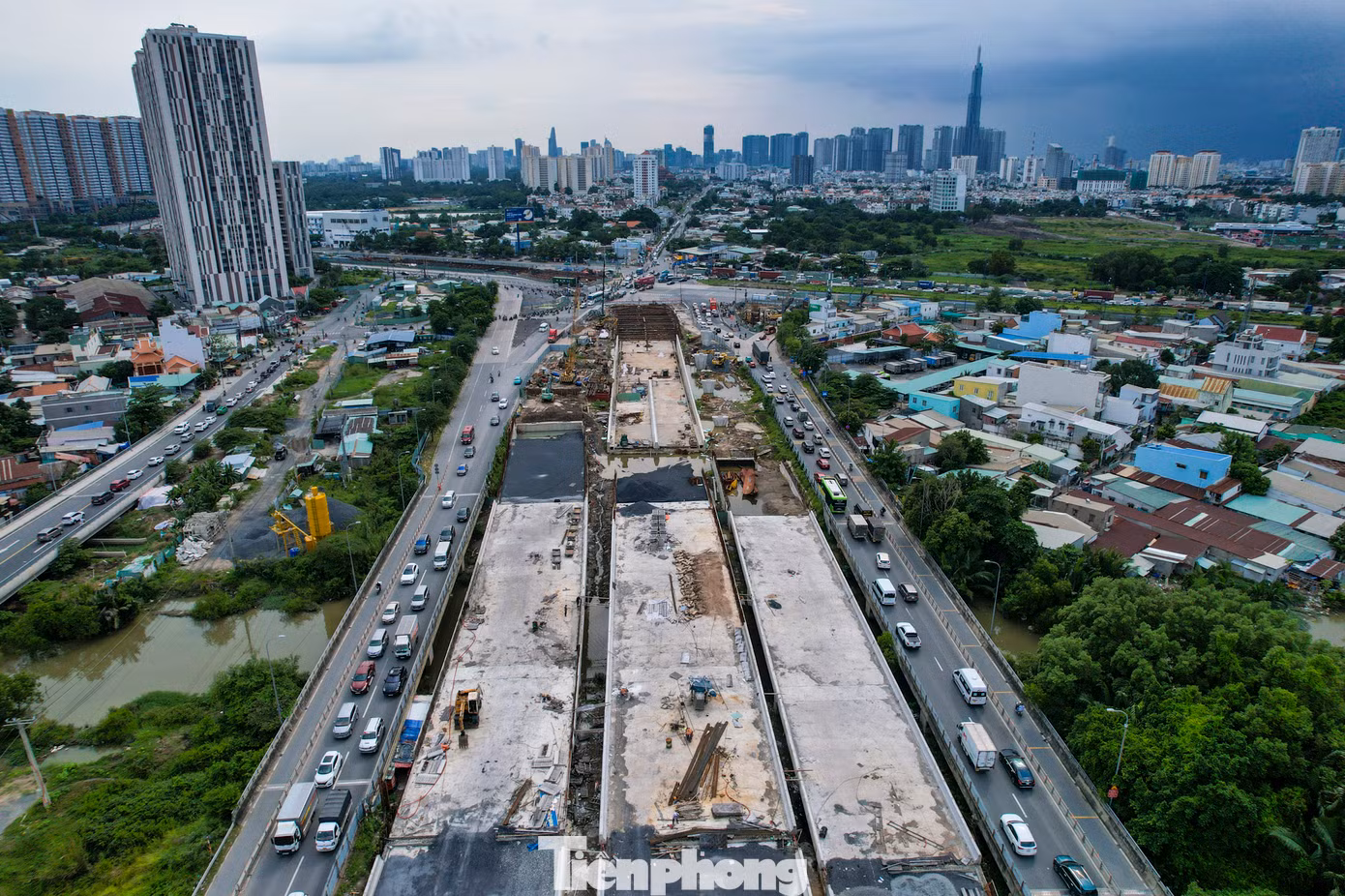 Nút giao An Phú được khởi công xây dựng cuối năm 2022, với thiết kế hiện đại bậc nhất TPHCM đã nhận được sự quan tâm và ủng hộ của đông đảo người dân. Trải qua hơn 19 tháng xây dựng, đến nay một số hạng mục của dự án đã hiện rõ, có vị trí sắp xong.