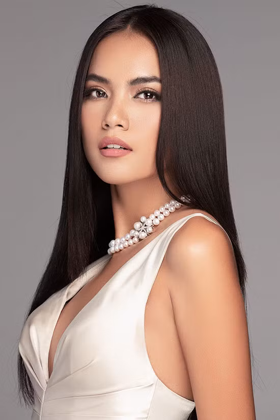 Năm 2019, Lê Hoàng Phương lần đầu tiên tham gia các cuộc thi nhan sắc. Cô đeo sash Khánh Hòa tại cuộc thi Hoa hậu Hoàn vũ Việt Nam 2019 được tổ chức trên chính quê hương mình. Năm 2019, Lê Hoàng Phương lần đầu tiên tham gia các cuộc thi nhan sắc. Cô đeo sash Khánh Hòa tại cuộc thi Hoa hậu Hoàn vũ Việt Nam 2019 được tổ chức trên chính quê hương mình.
