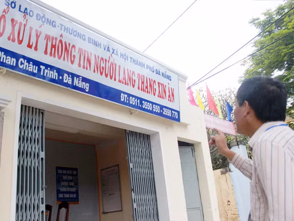 Nơi tiếp nhận thông tin về người lang thang, xin ăn trên địa bàn. Ảnh Nguyễn Huy
