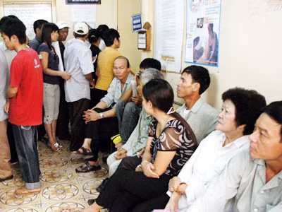 Chờ khám và nộp viện phí tại Bệnh viện K - Hà Nội 