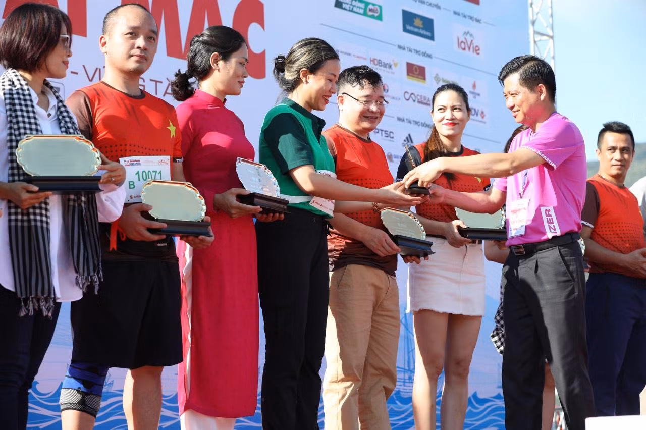 Chạy đồng hành cùng Tiền Phong Marathon 2022 ảnh 15 Chạy đồng hành cùng Tiền Phong Marathon 2022 ảnh 15
