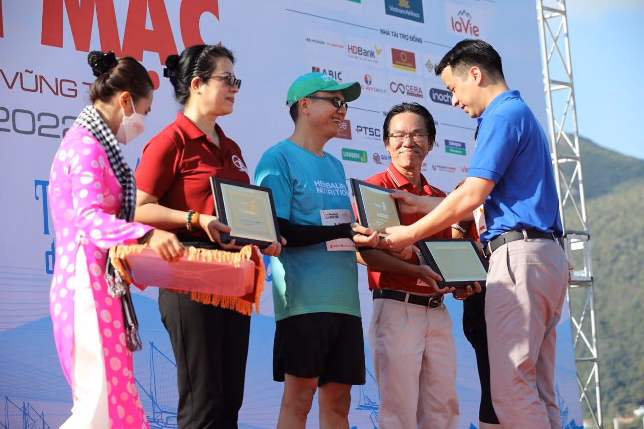 Chạy đồng hành cùng Tiền Phong Marathon 2022 ảnh 13 Chạy đồng hành cùng Tiền Phong Marathon 2022 ảnh 13