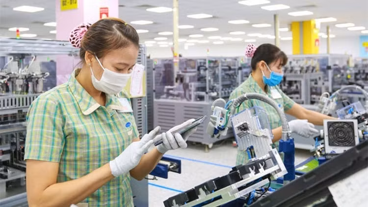 Xuất khẩu máy vi tính, sản phẩm điện tử và linh kiện từ đầu năm đến 15/10 tăng hơn 11,6 tỷ USD so với cùng kỳ năm ngoái. Xuất khẩu máy vi tính, sản phẩm điện tử và linh kiện từ đầu năm đến 15/10 tăng hơn 11,6 tỷ USD so với cùng kỳ năm ngoái.