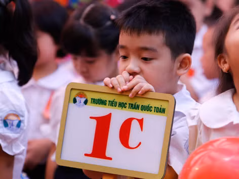 Phụ huynh và học sinh vẫn phải đối mặt với nhiều vấn đề cũ của năm học mới. ẢNH: NGỌC CHÂU