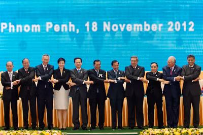 Các trưởng đoàn dự Hội nghị Cấp cao ASEAN 21 và các hội nghị cấp cao liên quan. Ảnh: TTXVN