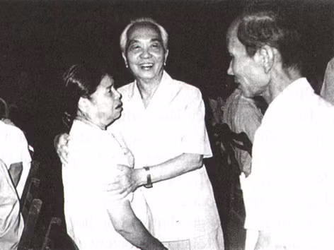 Đại tướng Võ Nguyên Giáp và phu nhân thiếu tướng Trần Tử Bình. Ảnh: Tư liệu gia đình