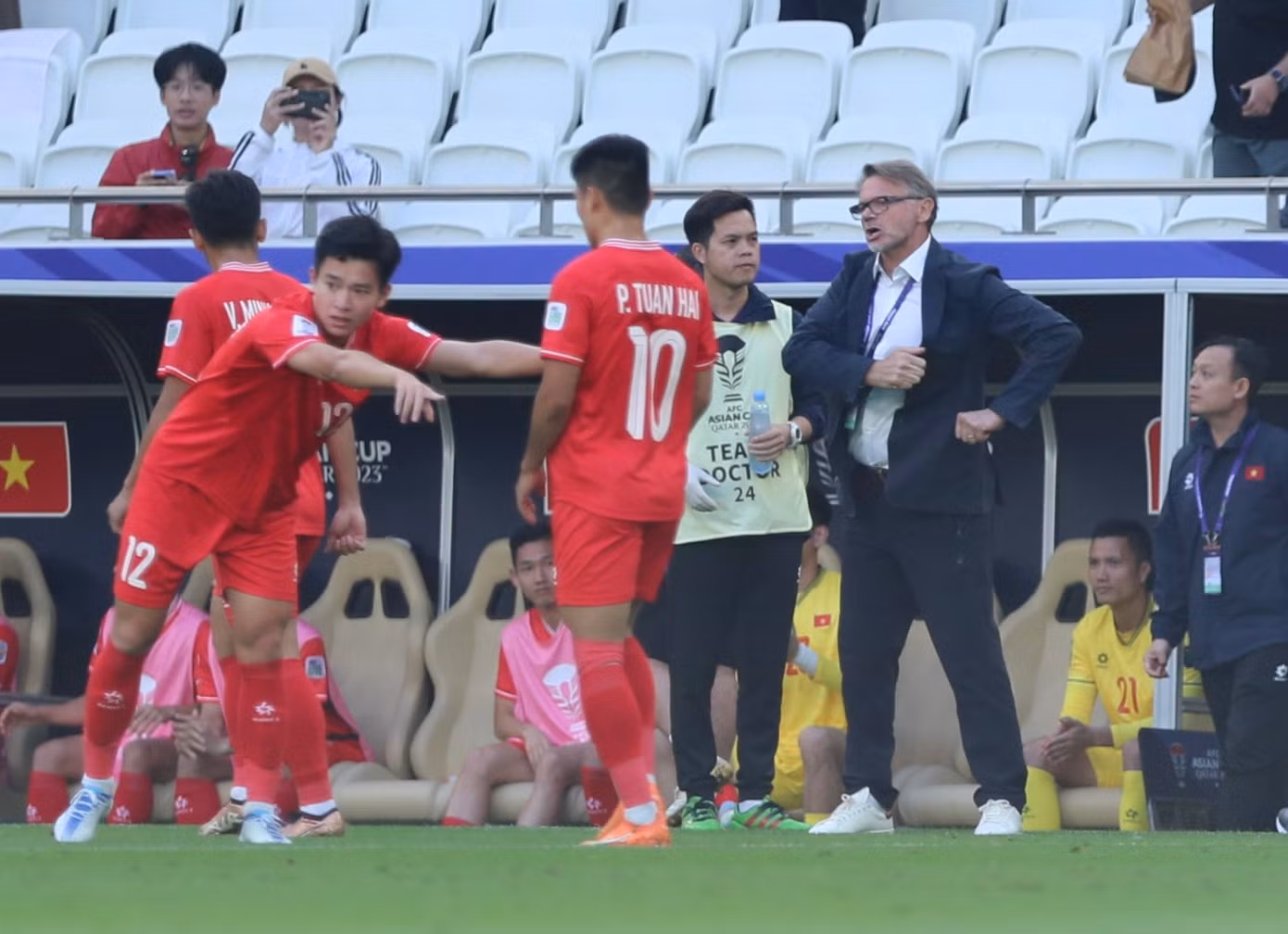 Việt Nam thua 2-4 đầy quả cảm trước Nhật Bản ảnh 36